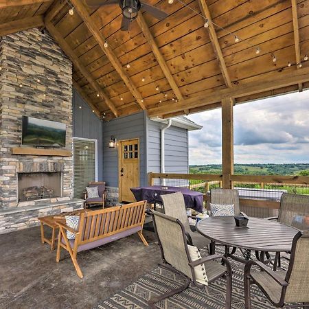 Chic Williamstown Retreat With Pool And Hot Tub! Βίλα Εξωτερικό φωτογραφία