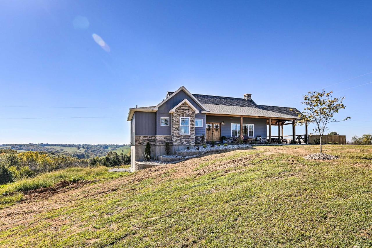 Chic Williamstown Retreat With Pool And Hot Tub! Βίλα Εξωτερικό φωτογραφία