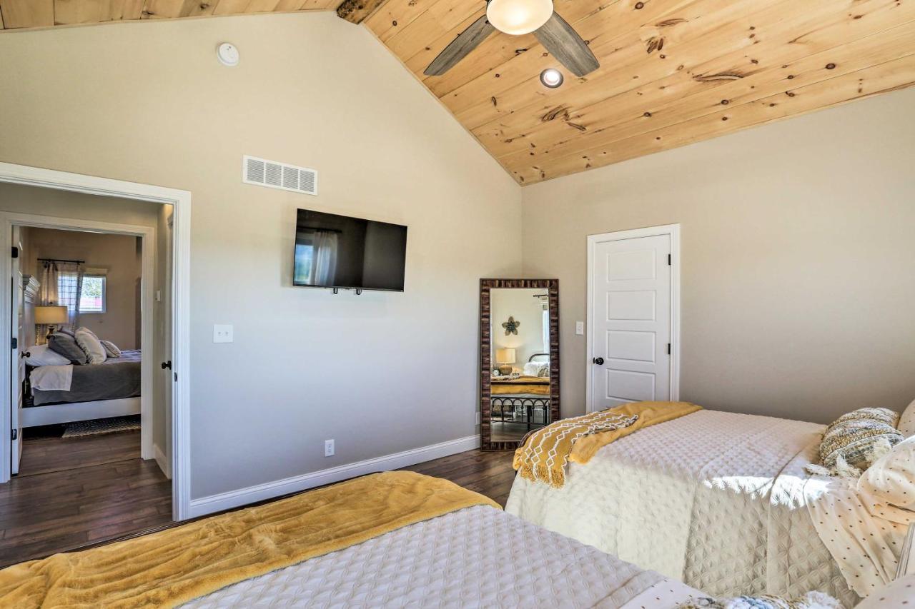 Chic Williamstown Retreat With Pool And Hot Tub! Βίλα Εξωτερικό φωτογραφία