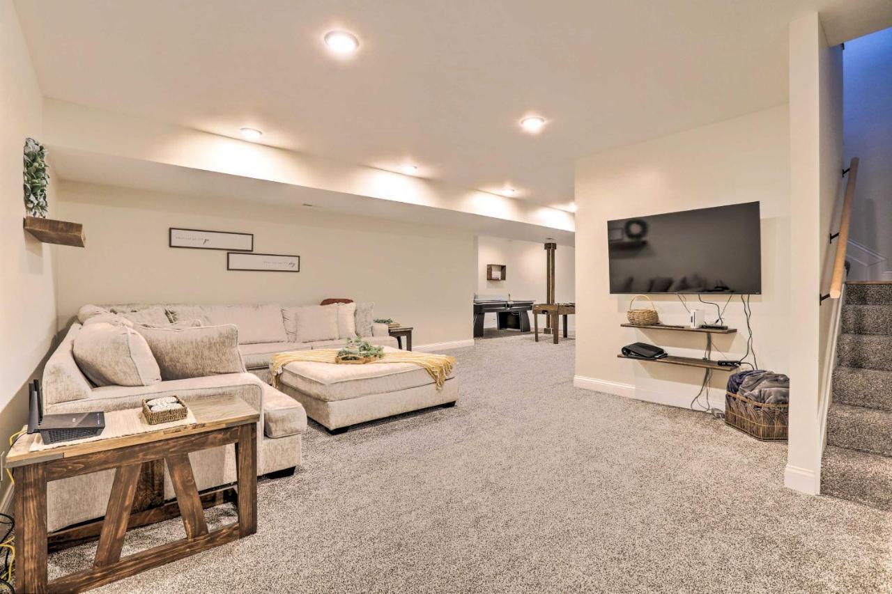 Chic Williamstown Retreat With Pool And Hot Tub! Βίλα Εξωτερικό φωτογραφία