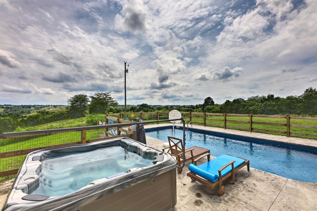 Chic Williamstown Retreat With Pool And Hot Tub! Βίλα Εξωτερικό φωτογραφία