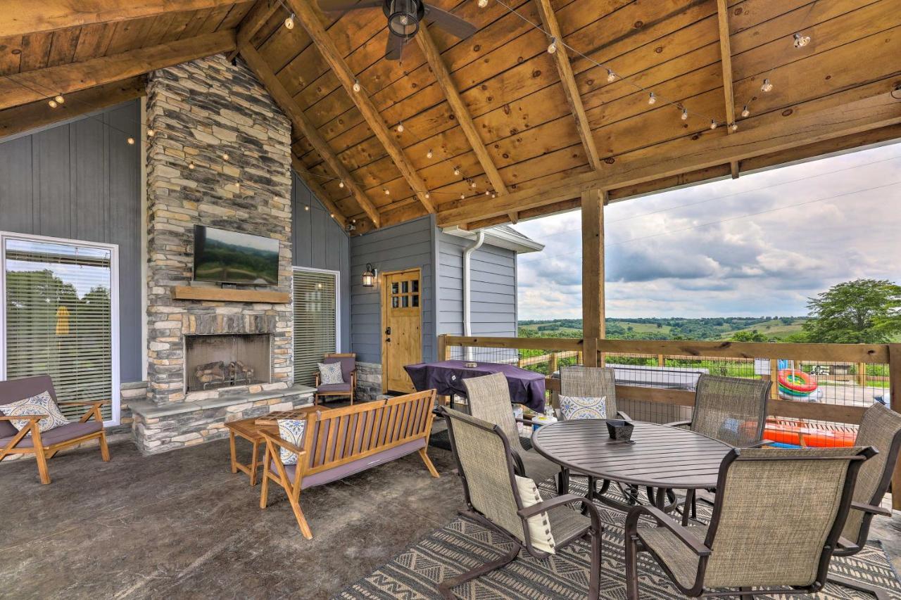 Chic Williamstown Retreat With Pool And Hot Tub! Βίλα Εξωτερικό φωτογραφία