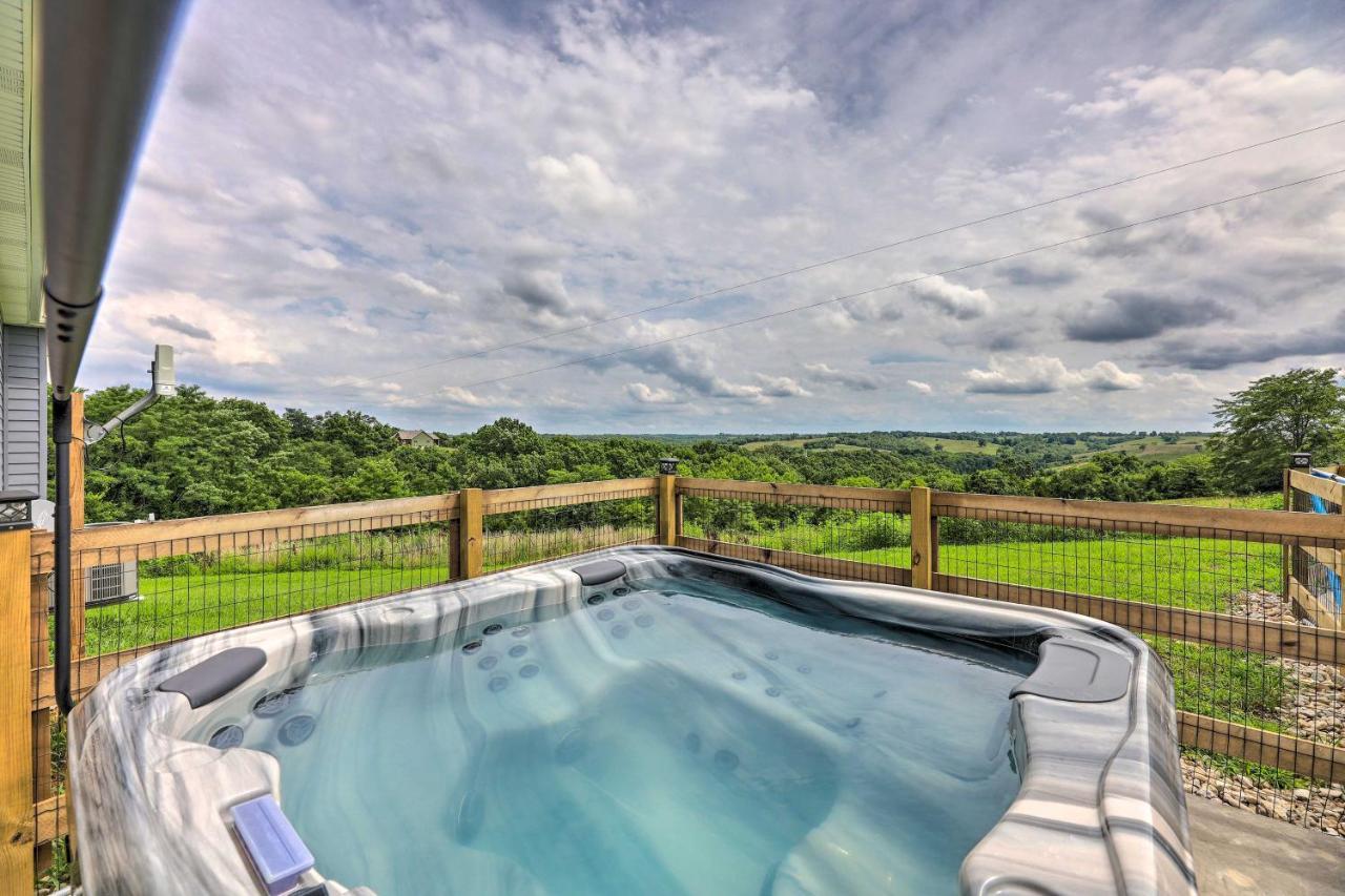 Chic Williamstown Retreat With Pool And Hot Tub! Βίλα Εξωτερικό φωτογραφία