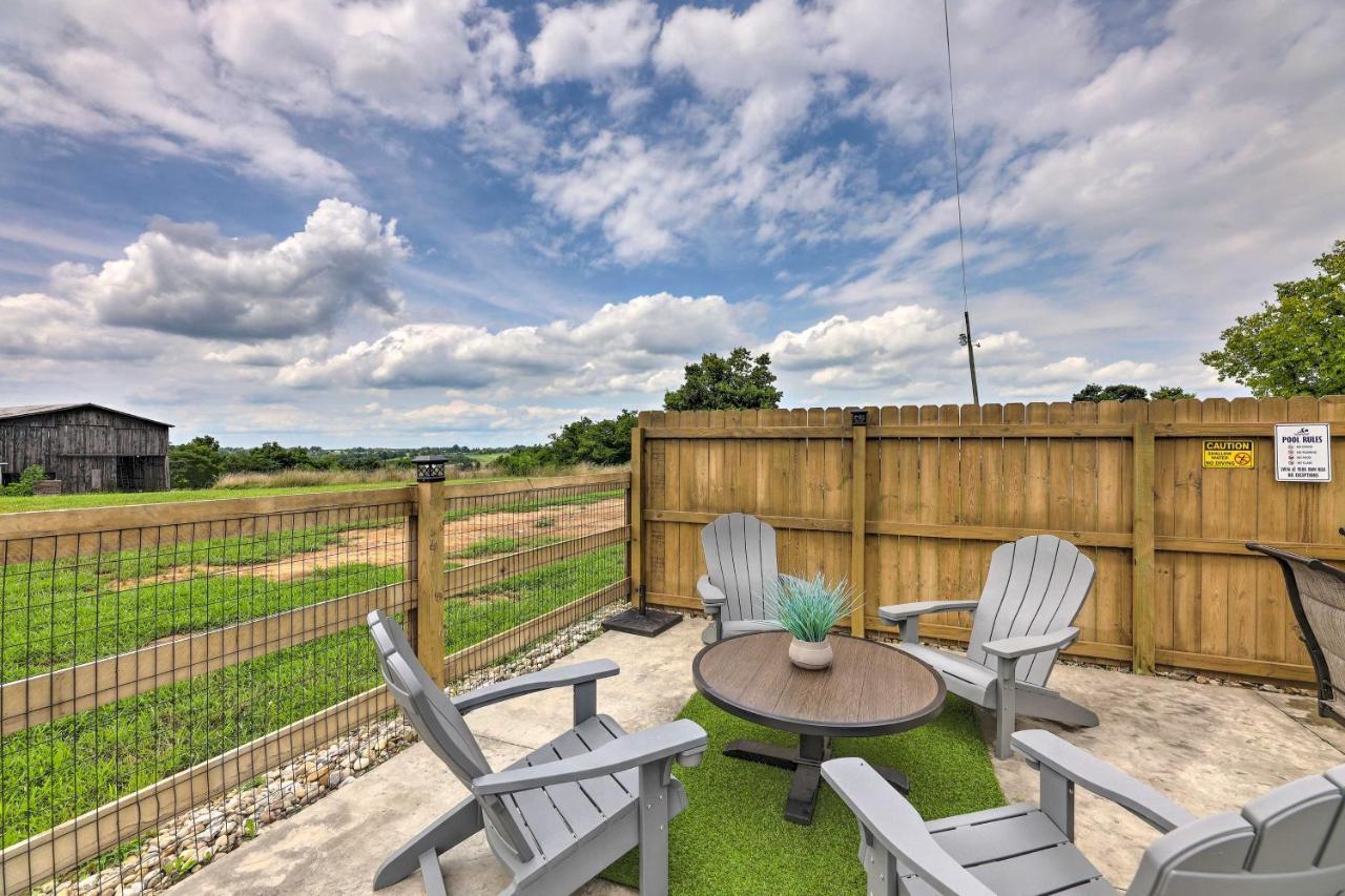 Chic Williamstown Retreat With Pool And Hot Tub! Βίλα Εξωτερικό φωτογραφία